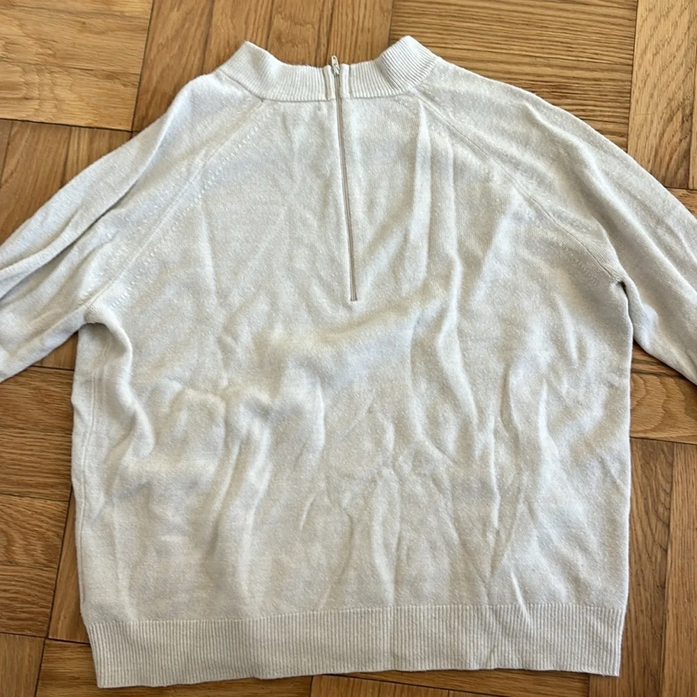 Oatmeal colored acrylic sweater - Picture 4 of 4